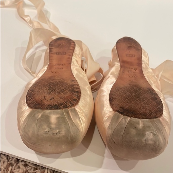 BLOCH Satin Ballet Pointe Shoes - Picture 2 of 7